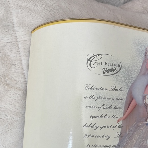 NRFB Celebration Barbie ~ 2000 🎊 - Picture 6 of 12